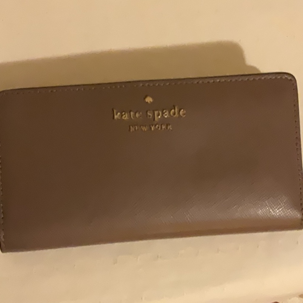 Kate Spade wallet. Used but like new
Brown